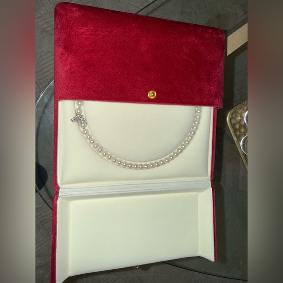 Jewelry - Classic White Pearl Necklace with Decorative Clasp